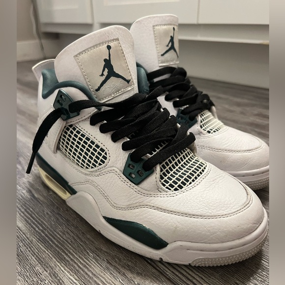 Jordan 4 Retro GS in White and Oxidized Size 7 (Big Boy) - Picture 2 of 10